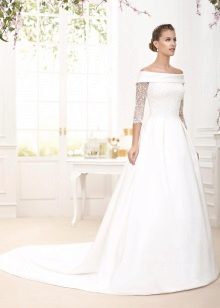 A-line wedding dress with sleeves