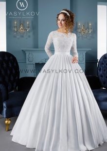 Magnificent wedding dress with tight skirt from cornflowers