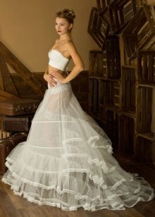 Crinoline with mesh ruffles