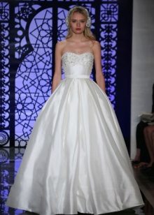 Wedding dress with a thin belt magnificent