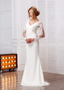 Wedding dress from Anne-Mariee from the 2016 collection with a deep neckline