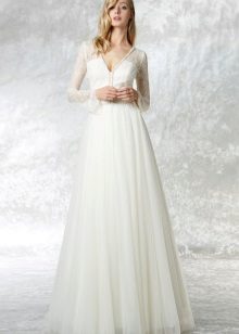 Wedding dress from Raimon Bundo