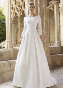 Wedding dress from Raimon Bundo closed