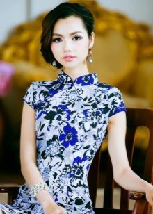 Hairstyle to the dress in the Chinese style