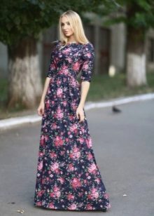 Dress with floral print on the floor with sleeves