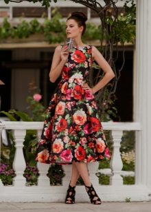 Dress with a large floral print medium length