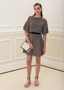 Bag to the striped dress