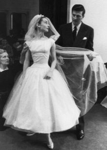 wedding dress Audrey Hepburn in the style of a new bow