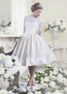 Wedding dress in the style of Audrey Hepburn