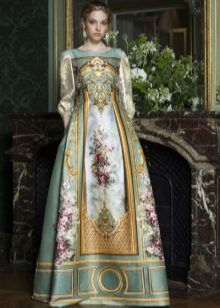 Baroque dress with print and sleeves