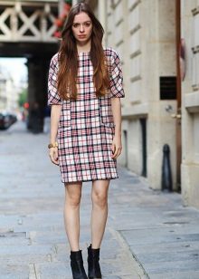 Dress straight cut in white tartan