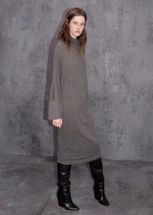 Woolen dress with boots