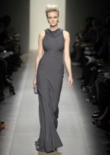 Long woolen dress without sleeves