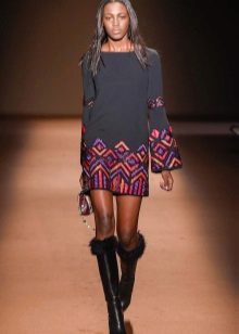 Short woolen dress with a pattern