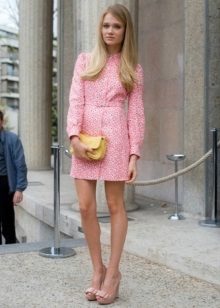 Short pink dress in the style of the 60s