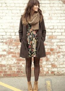 Brown tights to dress