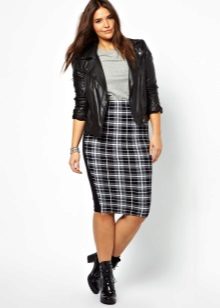 Pencil skirt for full with geometric pattern