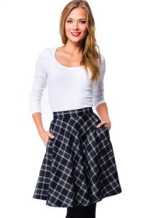 plaid skirt with pockets