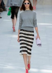 medium-length pencil skirt