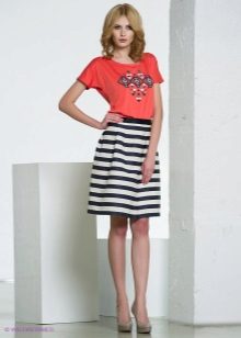 striped skirt in combination with a t-shirt