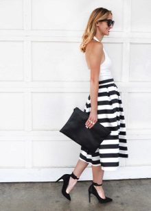 With what to wear a striped skirt