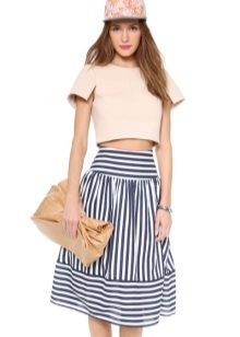 With what to wear a striped skirt