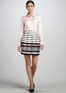 With what to wear a striped skirt