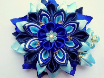 An example of a blue flower from Kazan tape