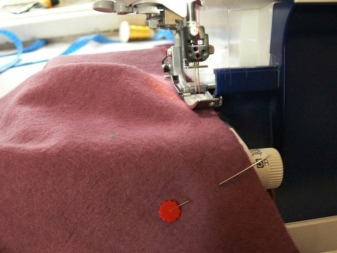 Stitching details of a dress with a bat sleeve