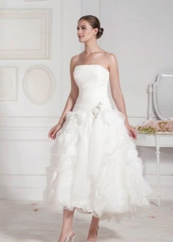 Wedding dress with frill on the skirt