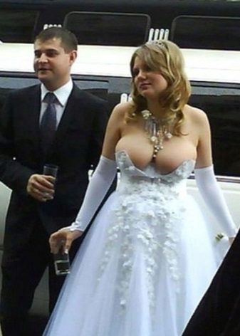 Wedding dress with a very frank neckline