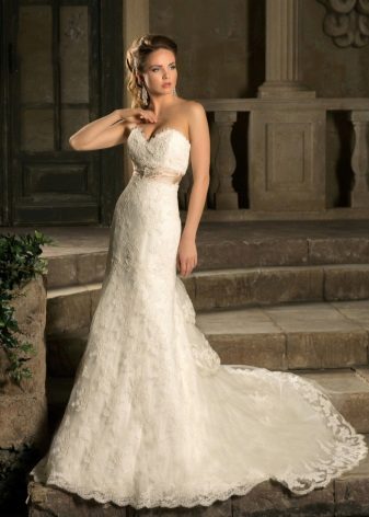 Lace wedding dress by Natalya Romanova