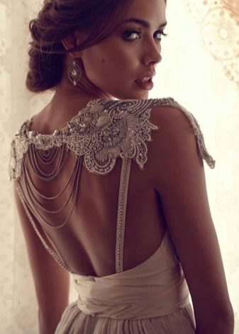 Wedding dress with an open back by Anna Campbell