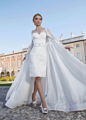 Wedding dress with a removable cape