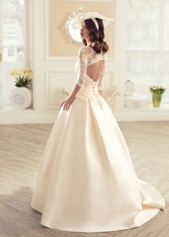 Wedding dress with a cut on the back of the collection Tired of the luxury of Tatiana Kaplun