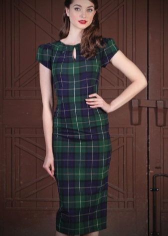 Dress in a green plaid (tartan)