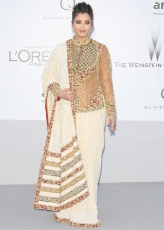  Aishwarya Paradise sari 2012-ben