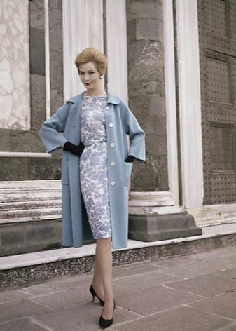 Coat to dress in the style of the 60s