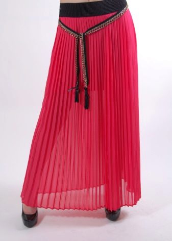 pleated skirt made of crimson chiffon