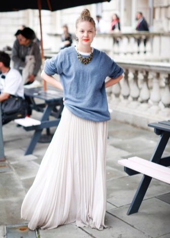 white pleated skirt to the floor