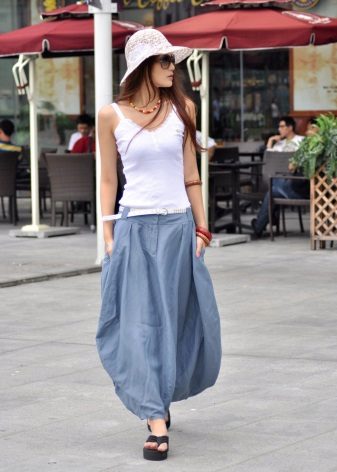 low-rise chiffon skirt