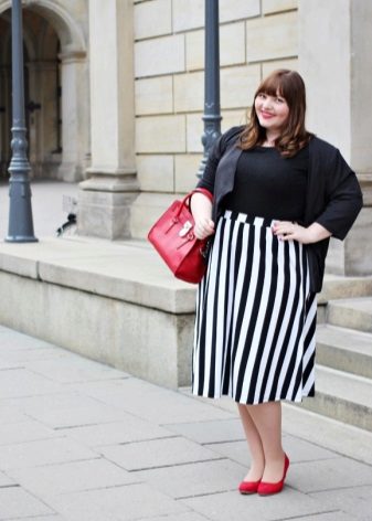 Skirt for full vertical stripes