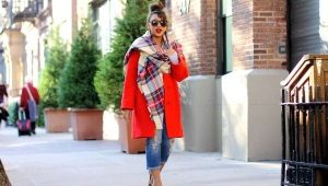 Scarf to red coat