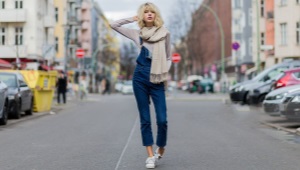 Beige scarf