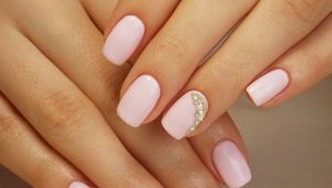 Delicate manicure with shellac