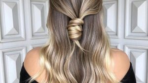 Highlighting long blond hair