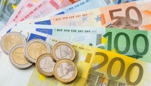 What is the currency in Montenegro and what money to take with you?