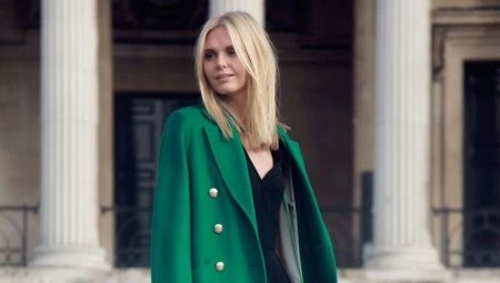 What can I wear with a green coat?