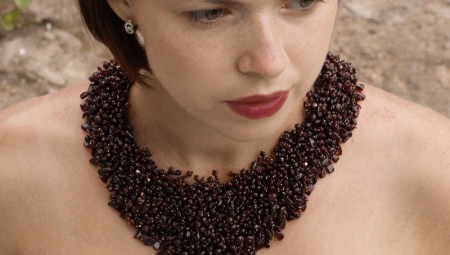 Garnet beads