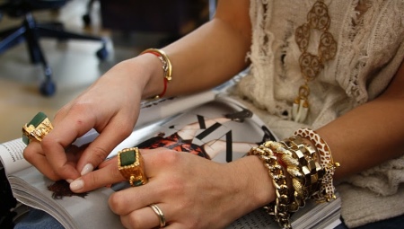 Ring with agate